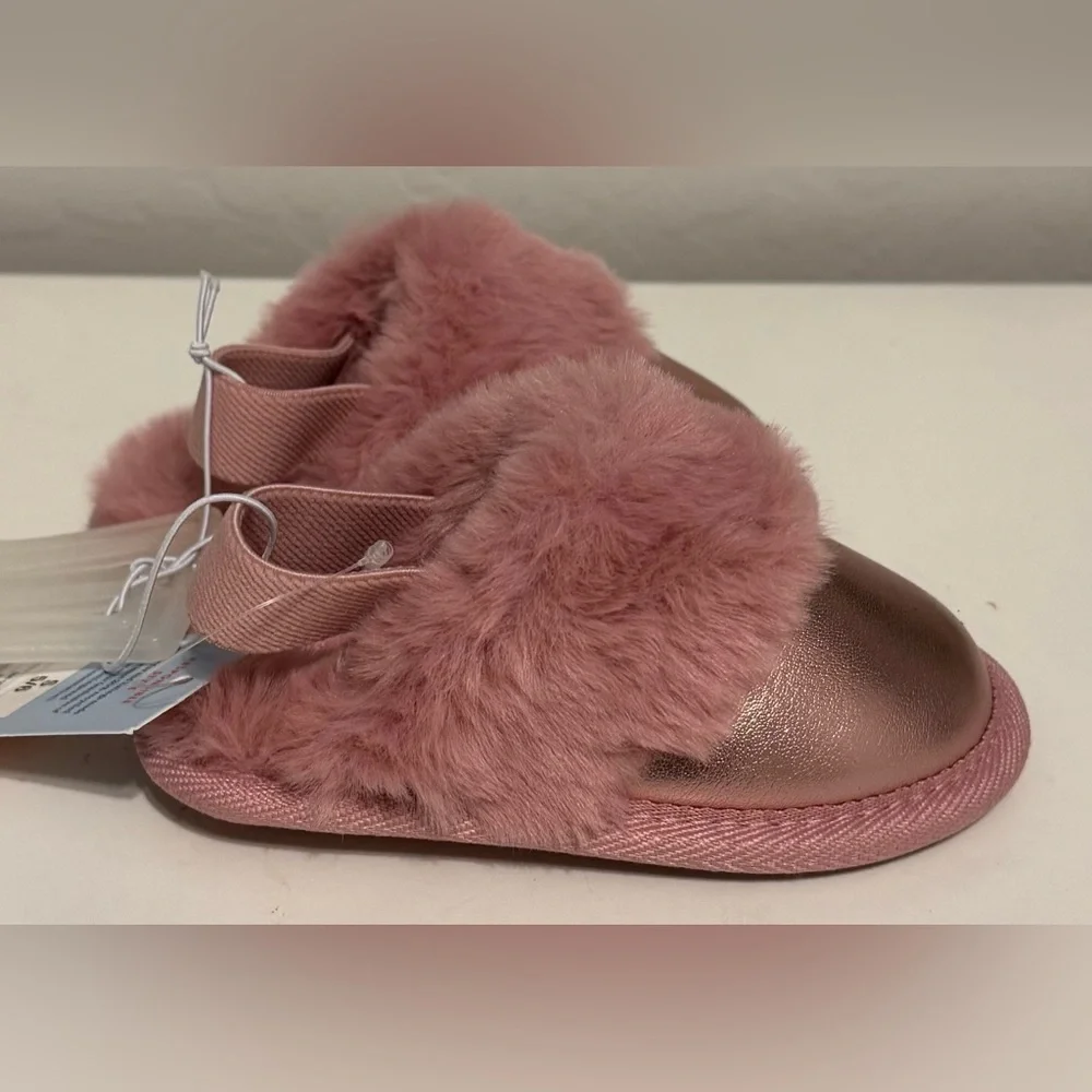 Cat & Jack little girls Cozy Pink slippers